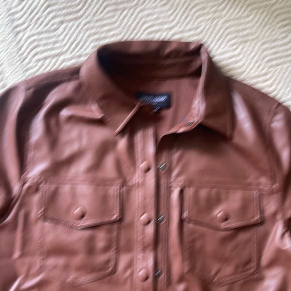David Lerner fitted brown faux leather shirt. - Picture 4 of 5